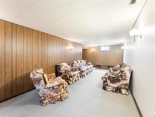 60 Kersey Bay, Winnipeg, MB - Indoor