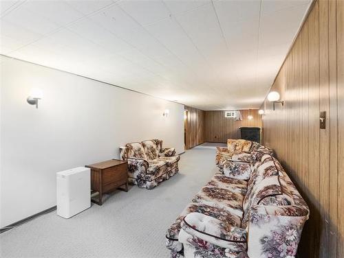 60 Kersey Bay, Winnipeg, MB - Indoor Photo Showing Other Room