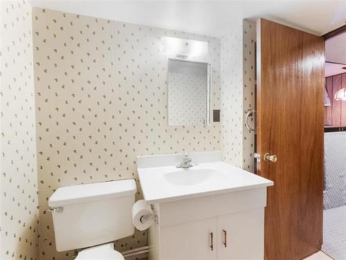 60 Kersey Bay, Winnipeg, MB - Indoor Photo Showing Bathroom