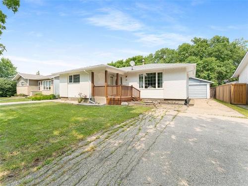 60 Kersey Bay, Winnipeg, MB - Outdoor