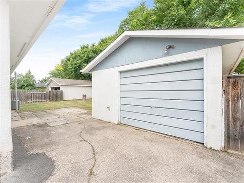 60 Kersey Bay, Winnipeg, MB - Outdoor With Exterior