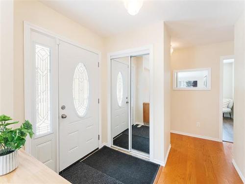 60 Kersey Bay, Winnipeg, MB - Indoor Photo Showing Other Room