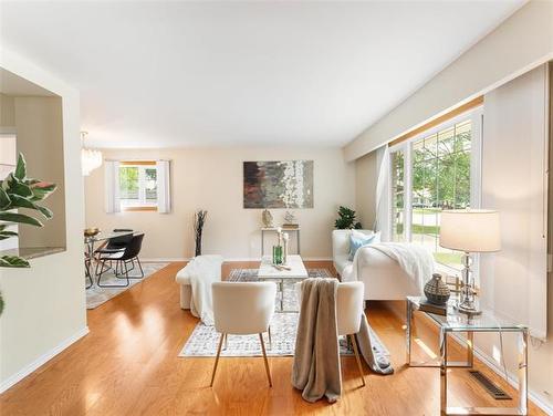 60 Kersey Bay, Winnipeg, MB - Indoor