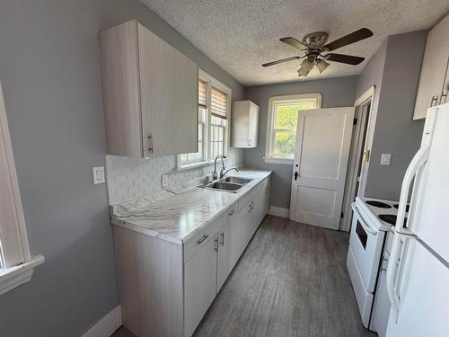 232 Mckellar Street S, Thunder Bay, ON - Indoor Photo Showing Kitchen With Double Sink