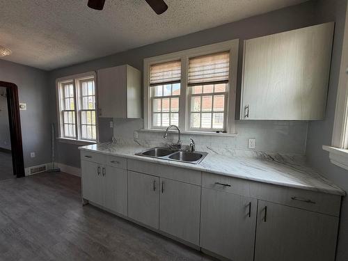 232 Mckellar Street S, Thunder Bay, ON - Indoor Photo Showing Kitchen With Double Sink