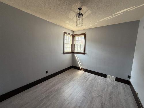 232 Mckellar Street S, Thunder Bay, ON - Indoor Photo Showing Other Room