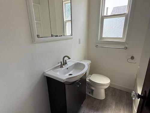 232 Mckellar Street S, Thunder Bay, ON - Indoor Photo Showing Bathroom