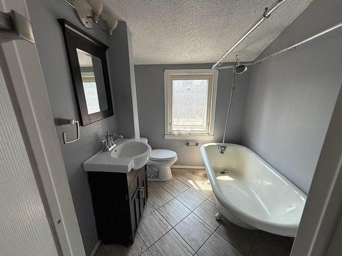 232 Mckellar Street S, Thunder Bay, ON - Indoor Photo Showing Bathroom