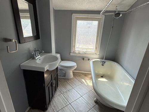 232 Mckellar Street S, Thunder Bay, ON - Indoor Photo Showing Bathroom
