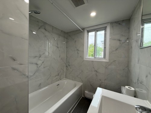 Salle de bains - 4661 Rue Forest, Montréal (Montréal-Nord), QC - Indoor Photo Showing Bathroom