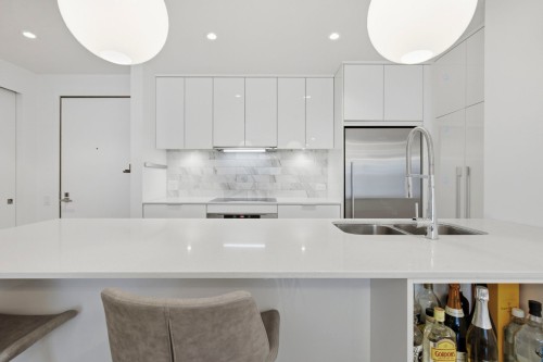 Cuisine - 535-1500 Rue Des Bassins, Montréal (Le Sud-Ouest), QC - Indoor Photo Showing Kitchen With Double Sink With Upgraded Kitchen