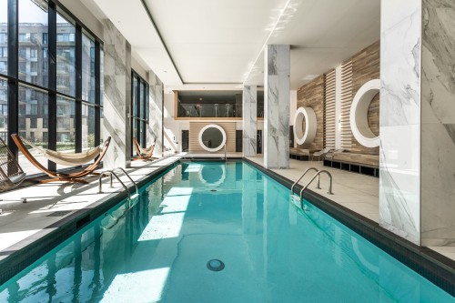 Piscine - 535-1500 Rue Des Bassins, Montréal (Le Sud-Ouest), QC - Indoor Photo Showing Other Room With In Ground Pool