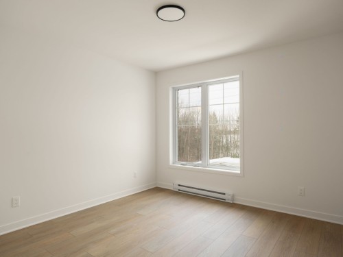 Chambre à coucher - 301-465 Rue Lafleur, Brownsburg-Chatham, QC - Indoor Photo Showing Other Room