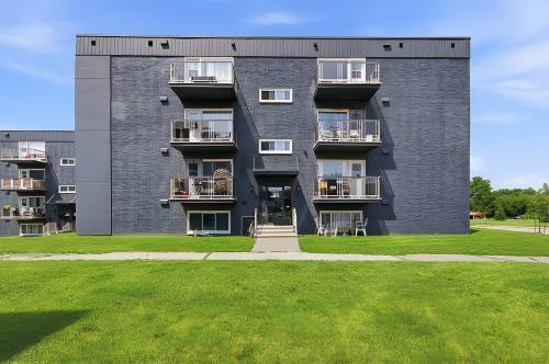 402 90 Rue Front — photo 1