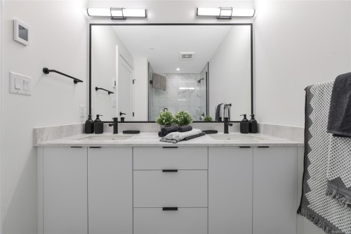 #306-1114 Samar Cres, Langford, BC - Indoor Photo Showing Bathroom