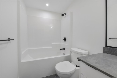 #304-1114 Samar Cres, Langford, BC - Indoor Photo Showing Bathroom