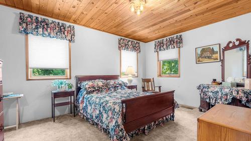 231 Glenacres Road, Nakusp, BC - Indoor Photo Showing Bedroom