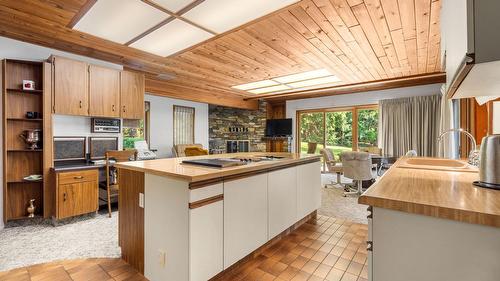 231 Glenacres Road, Nakusp, BC - Indoor Photo Showing Kitchen