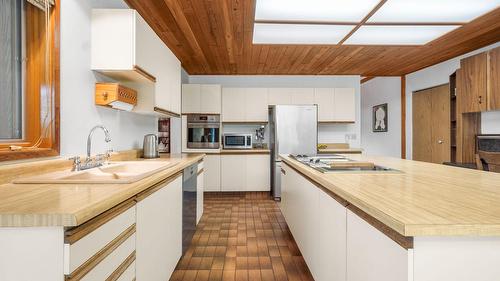 231 Glenacres Road, Nakusp, BC - Indoor Photo Showing Kitchen