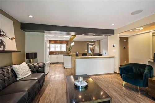 67 Greenlea Cove, Winnipeg, MB - Indoor Photo Showing Living Room