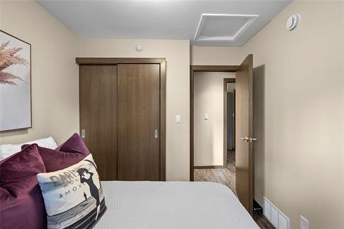 67 Greenlea Cove, Winnipeg, MB - Indoor Photo Showing Bedroom