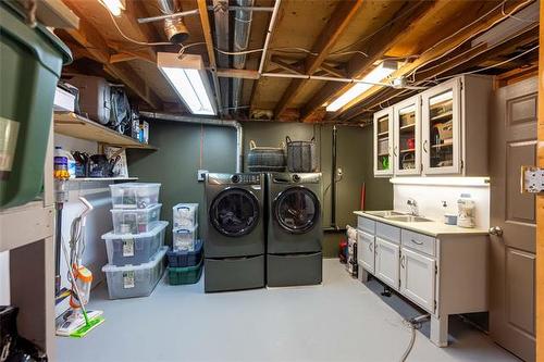67 Greenlea Cove, Winnipeg, MB - Indoor Photo Showing Laundry Room