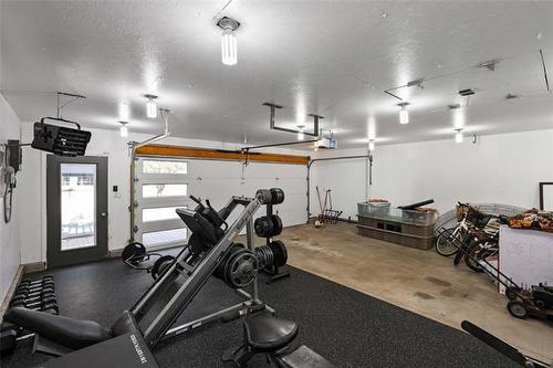 67 Greenlea Cove, Winnipeg, MB - Indoor Photo Showing Garage