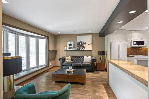 67 Greenlea Cove, Winnipeg, MB - Indoor Photo Showing Living Room