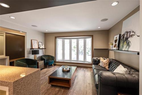 67 Greenlea Cove, Winnipeg, MB - Indoor Photo Showing Living Room