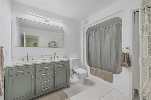 41 Brayden Dr, Arnes, MB - Indoor Photo Showing Bathroom