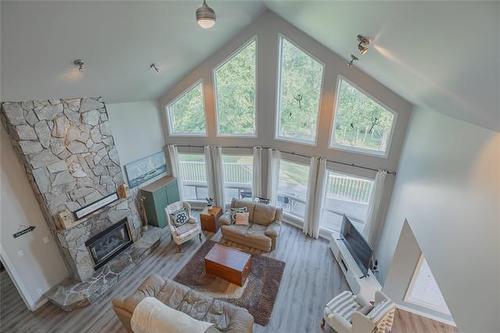 41 Brayden Dr, Arnes, MB - Indoor Photo Showing Living Room With Fireplace