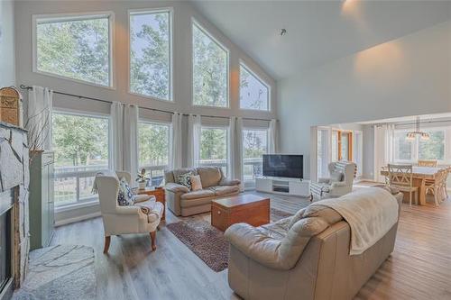 41 Brayden Dr, Arnes, MB - Indoor Photo Showing Living Room With Fireplace