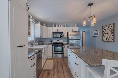 41 Brayden Dr, Arnes, MB - Indoor Photo Showing Kitchen