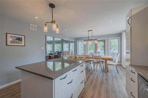 41 Brayden Dr, Arnes, MB - Indoor Photo Showing Kitchen