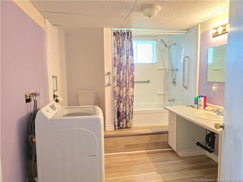 1063 Tower Hill, Bathurst, NB - Indoor Photo Showing Bathroom