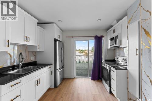 410 P Avenue N, Saskatoon, SK - Indoor Photo Showing Kitchen With Double Sink