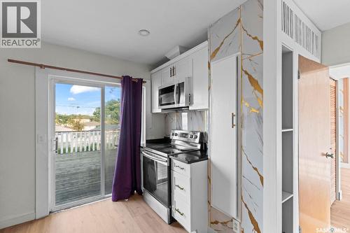 410 P Avenue N, Saskatoon, SK - Indoor Photo Showing Kitchen
