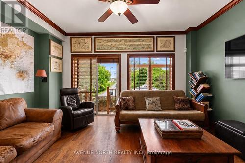52 Kings Landing Private, Ottawa, ON - Indoor Photo Showing Living Room