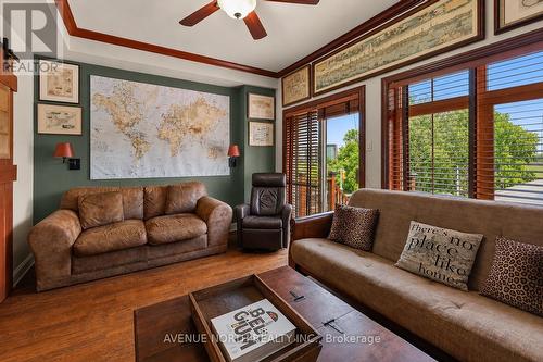 52 Kings Landing Private, Ottawa, ON - Indoor Photo Showing Living Room