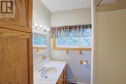 4 Pc. bathroom. - 