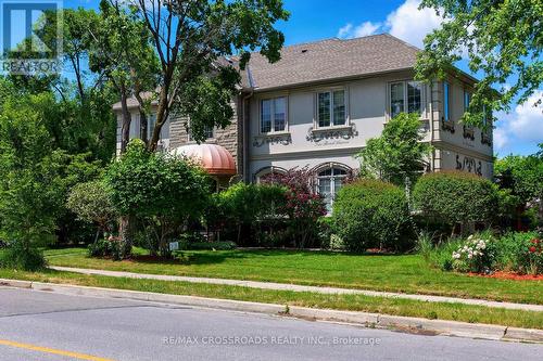 2 Bond Avenue, Toronto, ON - Outdoor
