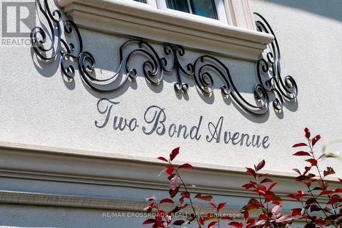 2 Bond Avenue, Toronto, ON - 