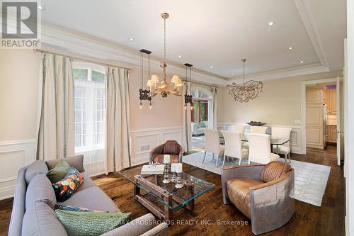 2 Bond Avenue, Toronto, ON - Indoor Photo Showing Living Room
