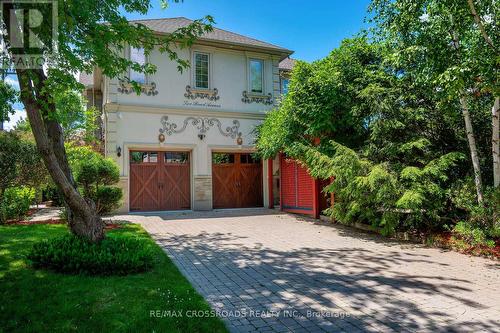 2 Bond Avenue, Toronto, ON - Outdoor