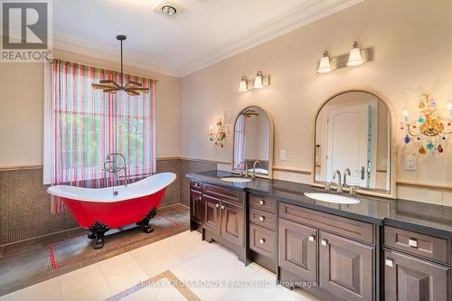 2 Bond Avenue, Toronto, ON - Indoor Photo Showing Bathroom