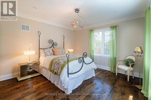 2 Bond Avenue, Toronto, ON - Indoor Photo Showing Bedroom