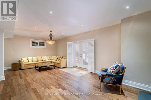 2 Bond Avenue, Toronto, ON - Indoor