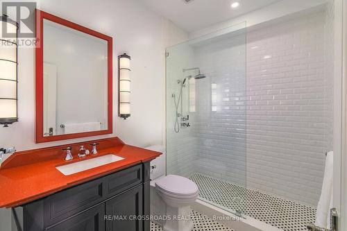2 Bond Avenue, Toronto, ON - Indoor Photo Showing Bathroom