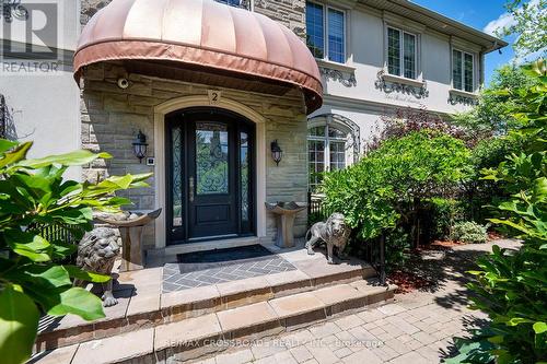 2 Bond Avenue, Toronto, ON - Outdoor