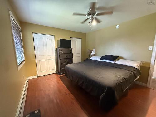 6 Beacon Street, Dartmouth, NS - Indoor Photo Showing Bedroom